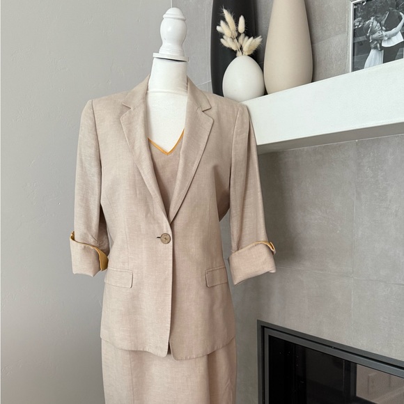 T Tahari, Tan & Gold Blazer, Shoulder Padding, US Size 12. - Picture 1 of 7